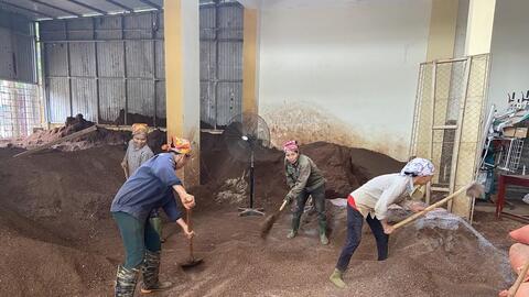 Nghệ An: Chậm đưa máy cấy vào đồng ruộng