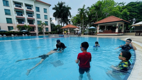 Dạy bơi miễn phí cho con em cán bộ đoàn viên công đoàn