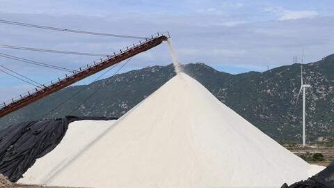 Đa dạng sản phẩm, xây dựng thương hiệu muối Ninh Thuận