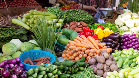 Giá nhiều loại rau, quả tăng