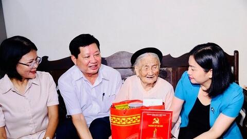 Dành gần 553 tỷ đồng tặng quà các đối tượng chính sách dịp Tết