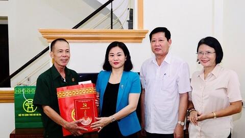 Tặng hơn 1 triệu suất quà đến người có công dịp Tết Nguyên đán