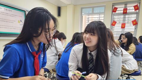 Những tiết học khó quên của học sinh Việt - Hàn