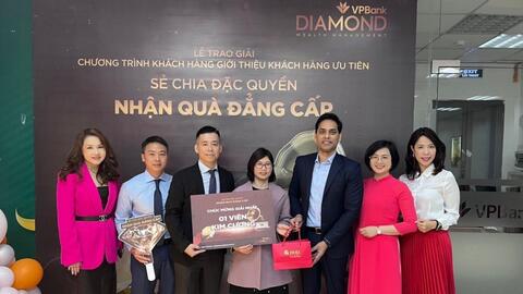 Khách hàng VIP của VPBank được nhận kim cương