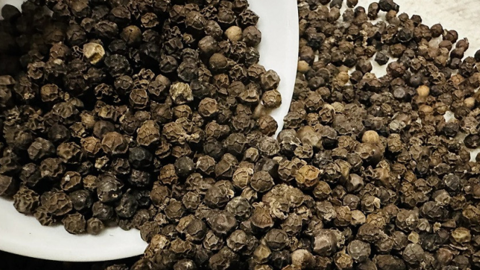 Giá tiêu vẫn "mong manh", lực bán cuối vụ tăng, xuất khẩu sang Trung Quốc chưa cải thiện