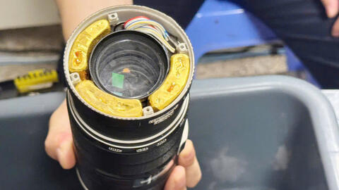 Hải quan bắt giữ hành khách vận chuyển gần 2kg nghi vàng tại sân bay Nội Bài