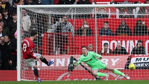 Man United thắng Crystal Palace 2-1, nối dài mạch 11 trận bất bại