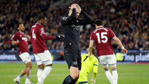 Man City đánh rơi chiến thắng, hy vọng vô địch mong manh