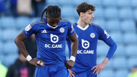 Leicester xuống giải hạng 3 sau 10 năm vô địch Ngoại hạng Anh