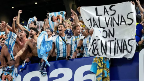 Màn ăn mừng có thể đẩy Argentina vào rắc rối
