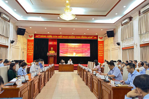 <a href="/chinh-sach" title="Chính sách" rel="dofollow">Chính sách</a>
