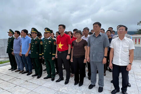 <a href="/nong-thon-moi" title="Nông thôn mới" rel="dofollow">Nông thôn mới</a>