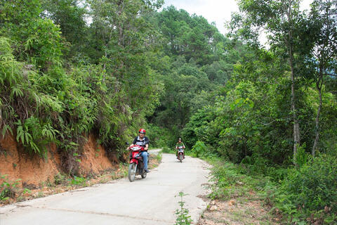 <a href="/nong-thon-moi" title="Nông thôn mới" rel="dofollow">Nông thôn mới</a>