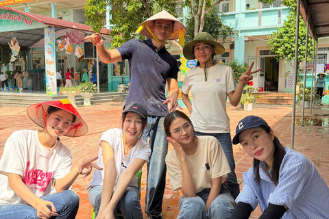 <a href="/tong-hop" title="Tổng hợp" rel="dofollow">Tổng hợp</a>
