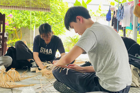 <a href="/nong-thon-moi" title="Nông thôn mới" rel="dofollow">Nông thôn mới</a>