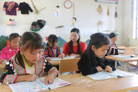 <a href="/chinh-sach" title="Chính sách" rel="dofollow">Chính sách</a>