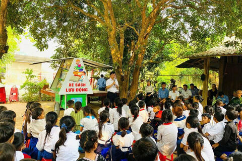 <a href="/nong-thon-moi" title="Nông thôn mới" rel="dofollow">Nông thôn mới</a>