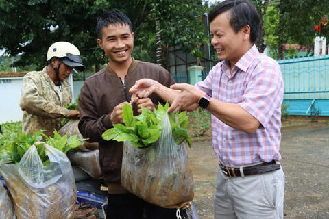 <a href="/nong-thon-moi" title="Nông thôn mới" rel="dofollow">Nông thôn mới</a>