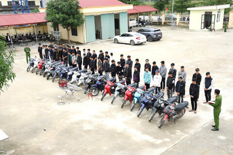 <a href="/tong-hop" title="Tổng hợp" rel="dofollow">Tổng hợp</a>