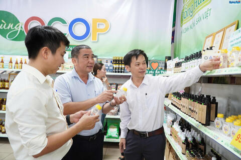 <a href="/nong-thon-moi" title="Nông thôn mới" rel="dofollow">Nông thôn mới</a>