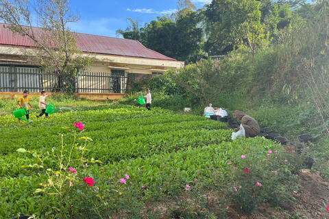 <a href="/nong-thon-moi" title="Nông thôn mới" rel="dofollow">Nông thôn mới</a>