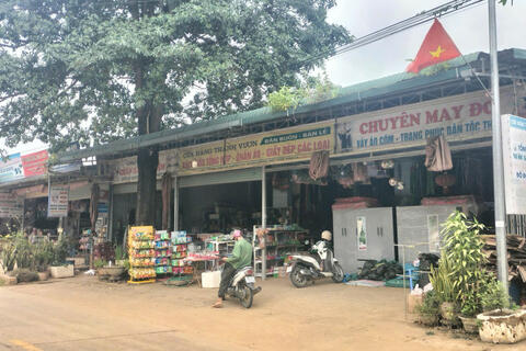 <a href="/nong-thon-moi" title="Nông thôn mới" rel="dofollow">Nông thôn mới</a>