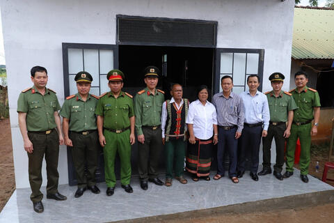 <a href="/nong-thon-moi" title="Nông thôn mới" rel="dofollow">Nông thôn mới</a>