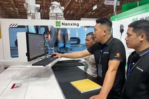 <a href="/xuat-khau" title="Xuất khẩu" rel="dofollow">Xuất khẩu</a>