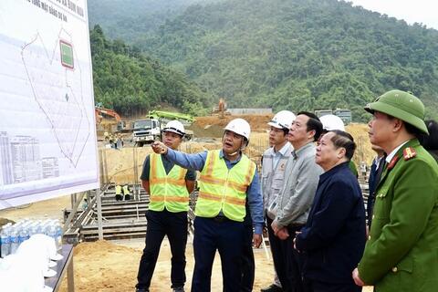 <a href="/chinh-sach" title="Chính sách" rel="dofollow">Chính sách</a>