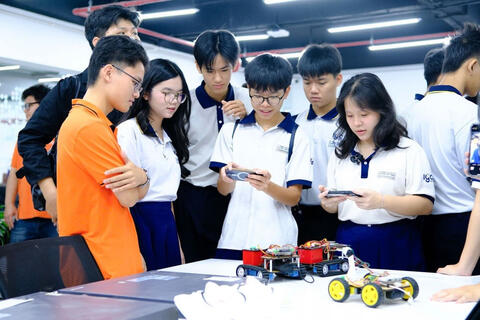 <a href="/chinh-sach" title="Chính sách" rel="dofollow">Chính sách</a>