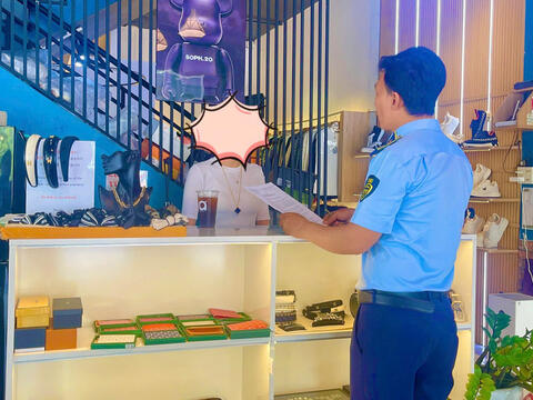 Đà Nẵng: Xử phạt 7 cơ sở bán hàng giả cho khách du lịch