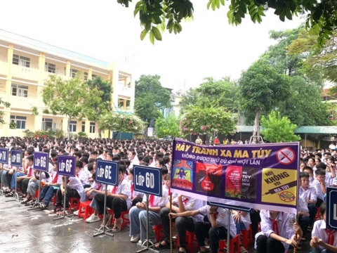 Xây dựng trường học không khói thuốc: Siết quản lý, bảo vệ học sinh