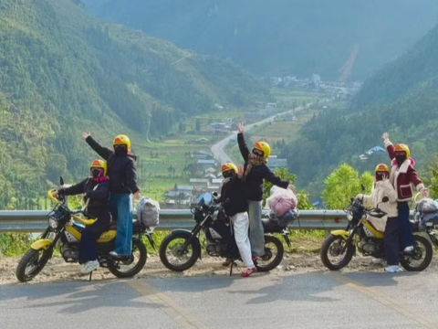 Siết quản lý tour mô tô tại Cao nguyên đá Đồng Văn