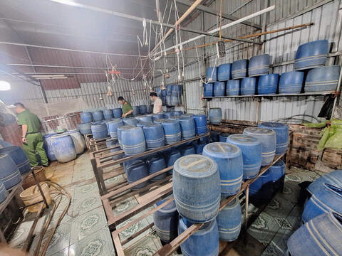 Hưng Yên: Khởi tố đối tượng dùng chất cấm sản xuất gần 800kg giá đỗ