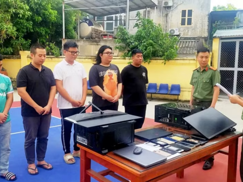 Triệt phá đường dây mua bán hơn 1.000 tài khoản ngân hàng