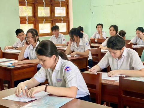 Đề xuất phạt tới 50 triệu với hành vi lôi kéo học sinh học thêm sai quy định