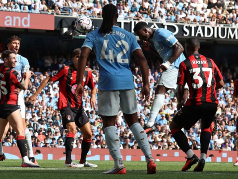VAR công nhận bàn phút 90+1, Man City thoát hiểm ngoạn mục