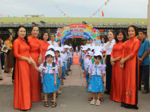 Rộn ràng ngày đầu đến lớp của học sinh lớp 1 Hà Tĩnh