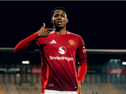 Man United chia tay tiền đạo trẻ