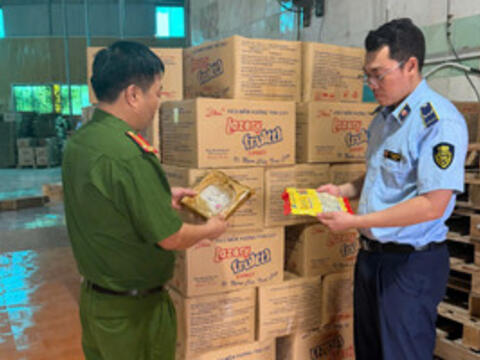Tiêu huỷ gần 3.500 bánh trung thu không rõ nguồn gốc