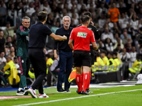 Học trò bị thẻ đỏ, HLV Real Madrid bỏ họp báo