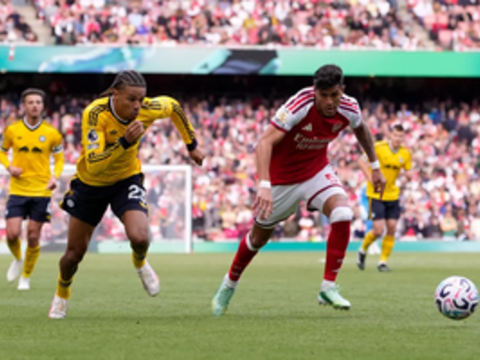 Arsenal trả giá đắt sau trận thắng Leeds