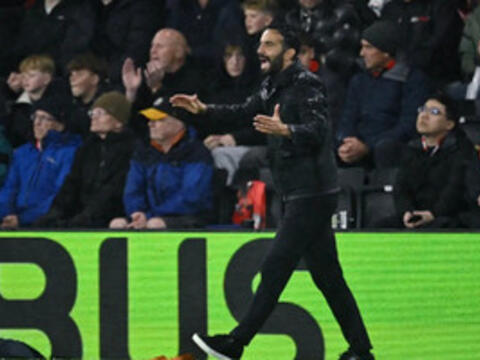 Chuyến trở lại nước Anh của cựu HLV Man Utd thành cơn 'ác mộng'