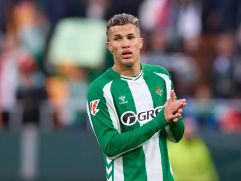 Hẹn hò con gái ‘sếp’, sao La Liga bị gạch tên