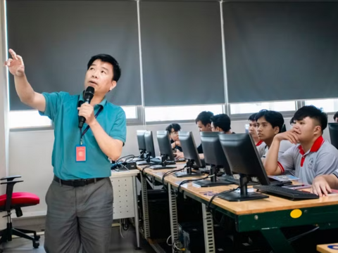 Nhiều trường đại học mạnh tay 'chiêu hiền'