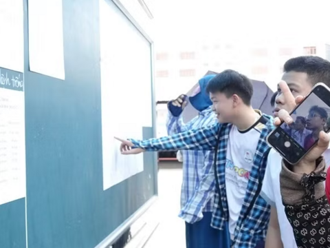 Nữ sinh trúng tuyển lớp 10 sau khi được điều chỉnh kết quả do nhầm vắng thi