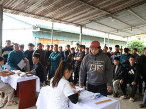 Khám chữa bệnh miễn phí, chăm sóc sức khỏe lâu dài cho người dân vùng khó