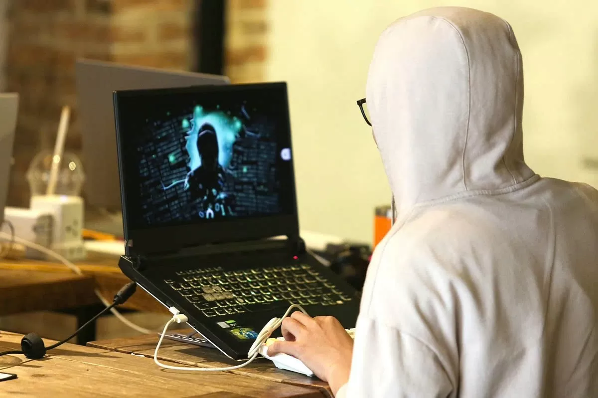 Nam sinh bị lừa 500 triệu vì tin lời kẻ giả mạo công an, đọc 'lệnh bắt online'