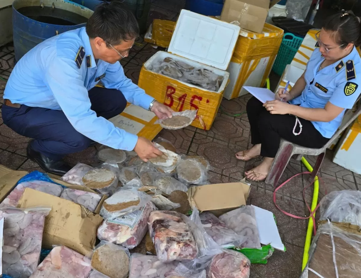 Chi Cục Quản lý thi trường tỉnh Quảng Bình vừa phát hiện thu giữ gần 270kg thực phẩm bẩn (Ảnh: Hải Bằng)