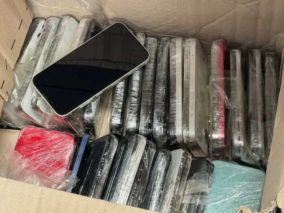 Số tang vật là điện thoại thông minh bị bắt giữ